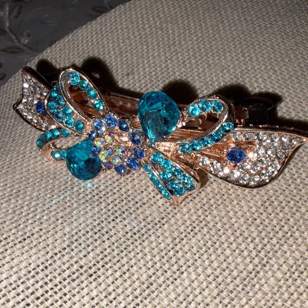 Sparkling Teal Crystal Hair Clip